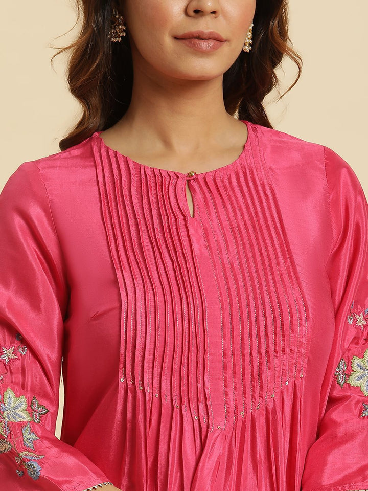 W Keyhole Neck Thread Work Pleated Straight Kurta