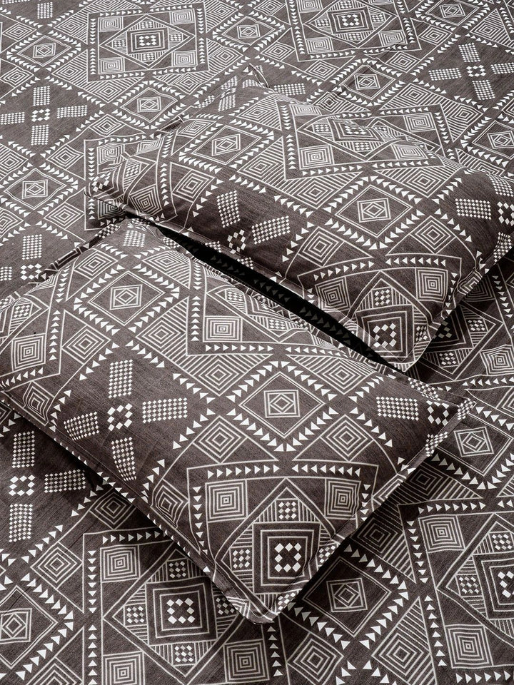 KLOTTHE Brown Geometric 300 TC King Bedsheet with 2 Pillow Covers