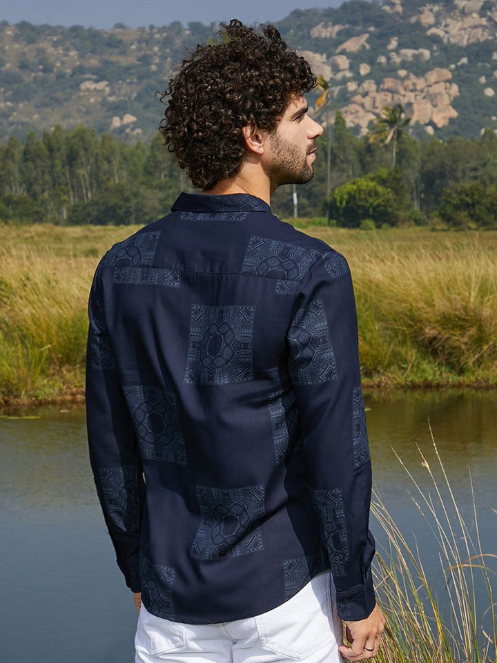 Campus Sutra Men Comfort Fit Spread Collar Geometric Printed Casual Shirt
