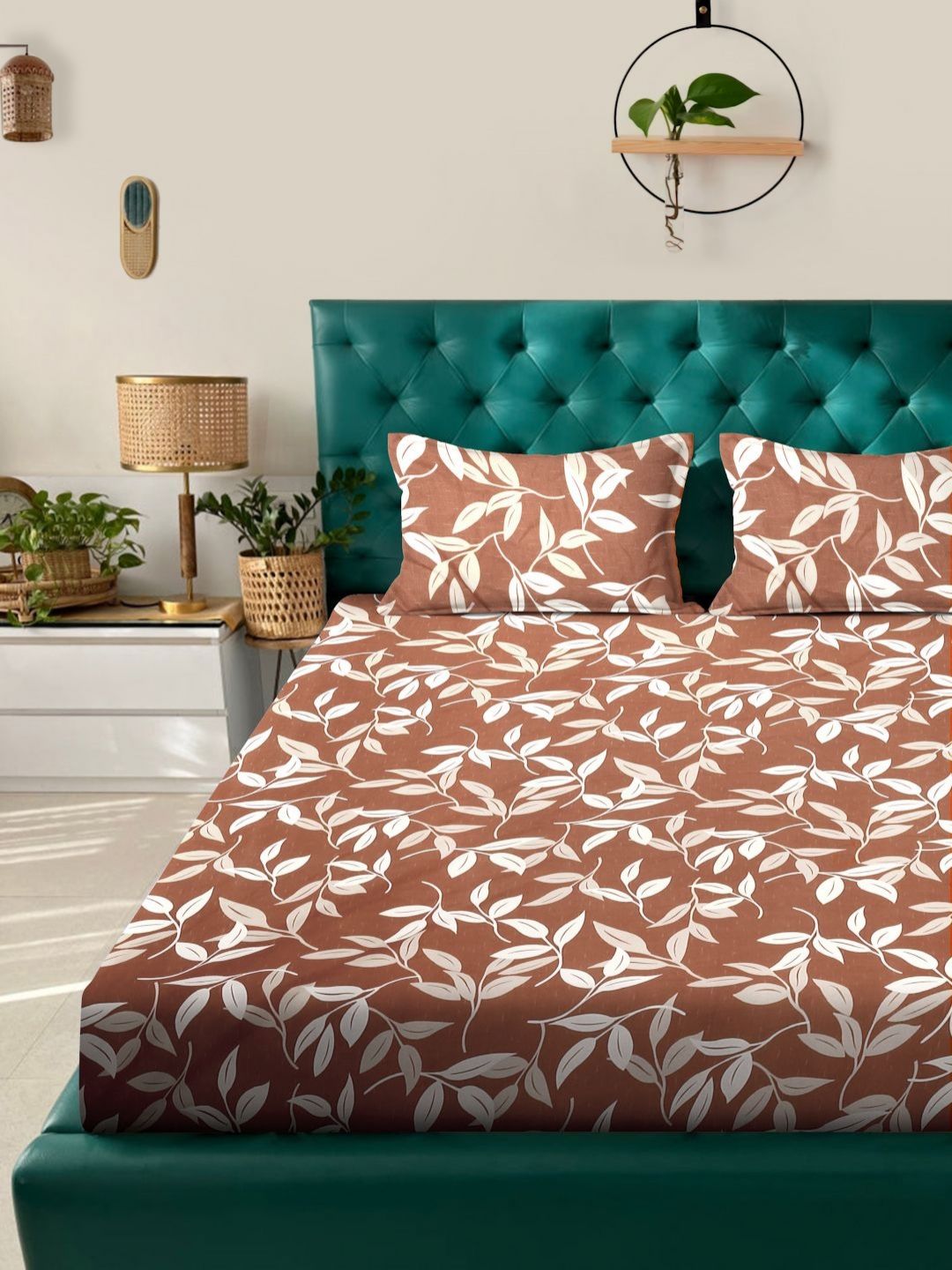 KLOTTHE Brown Leaf Polycotton 300 TC King Bedsheet with 2 Pillow Covers-98 x 89 inches