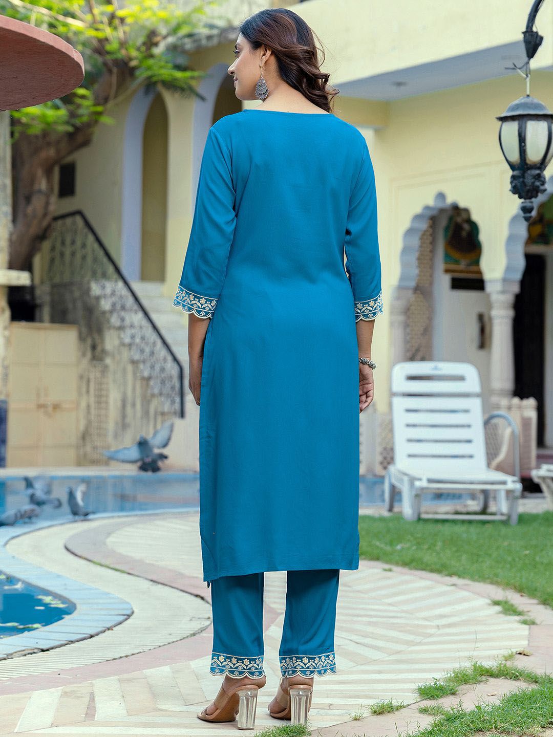 Kalini Wanita Etnik Motif Bersulam Kurta Sequinned Biasa