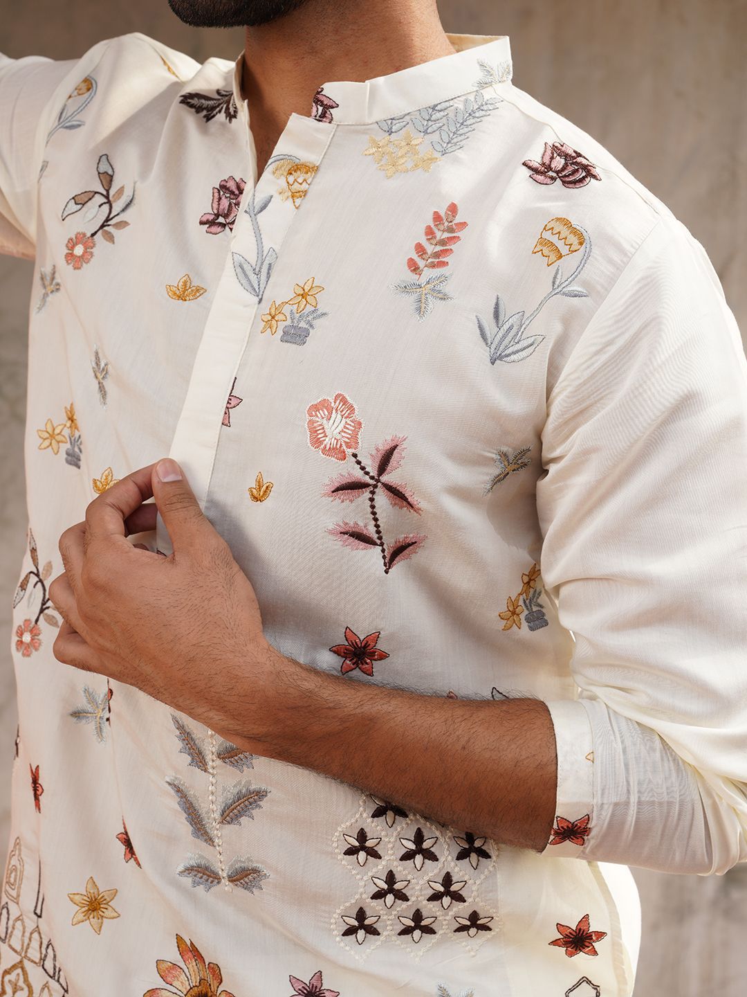 Jompers Floral Embroidered Mandarin Collar Straight Kurta