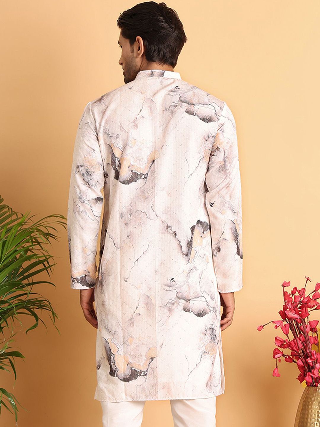 Jompers Men Embroidered Sequinned Kurta