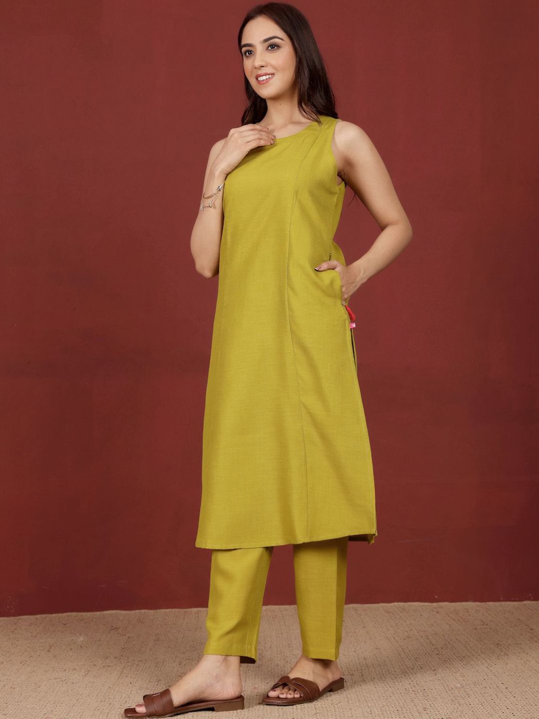 Varanga Round Neck Straight Kurta With Trousers