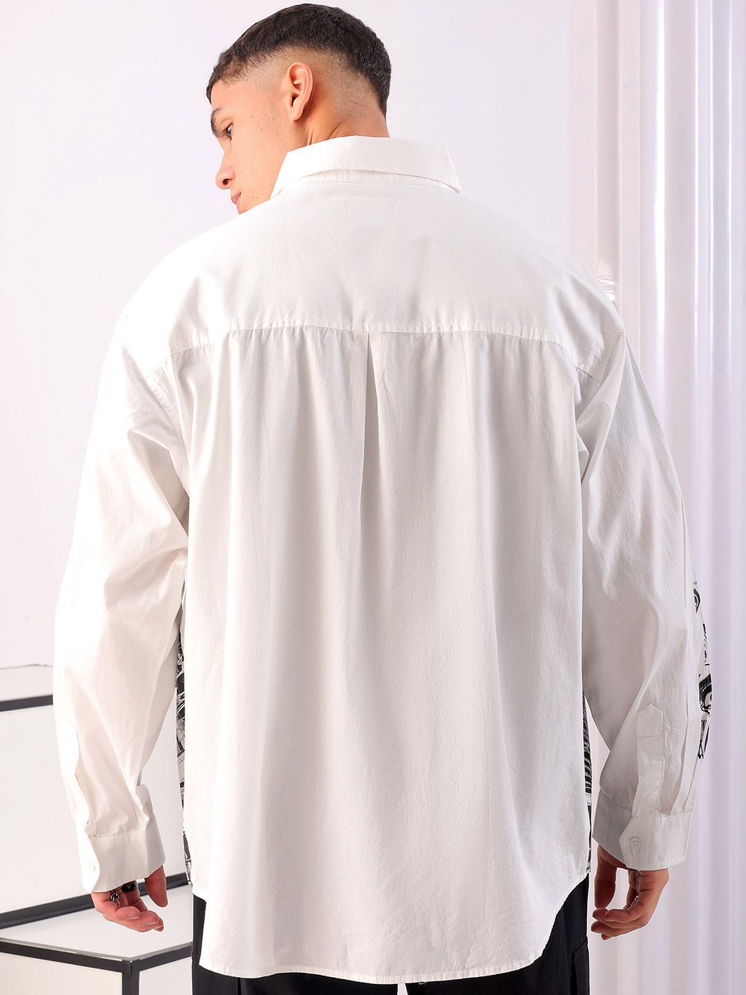 The Indian Garage Co Men Spread Collar Graphic Printed Cotton Oversized Casual Shirt