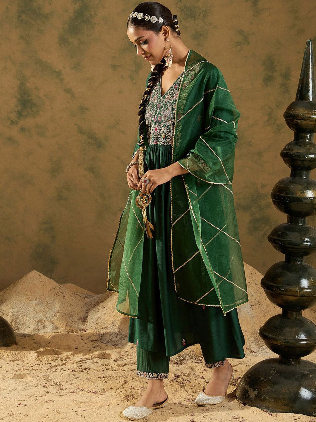 Indo Era Embroidered Zari Work Regular Sleeves A-line Shape V-Neck Liva Kurta Set