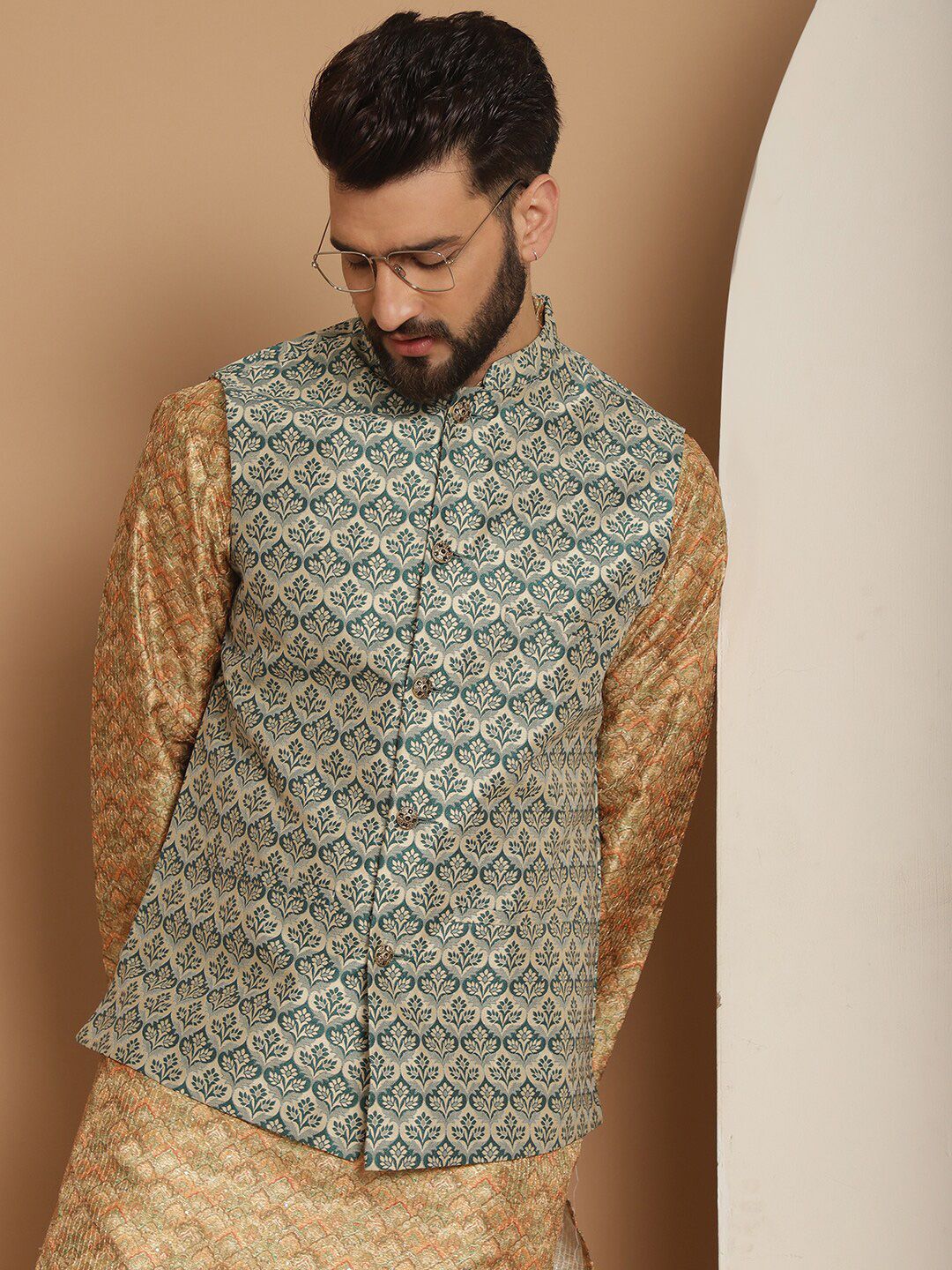Kurta Biasa Motif Etnik Anouk dengan Jaket Churidar & Nehru