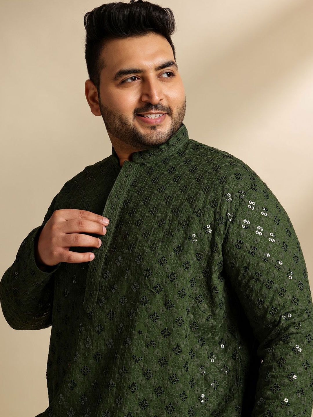 SOJANYA PLUS Embroidered Mandarin Collar Straight Pure Cotton Kurta