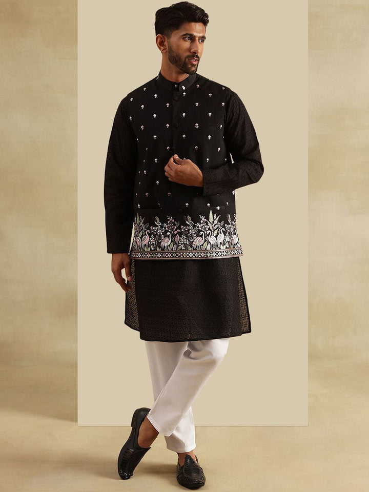 SOJANYA Men Embroidered Regular Pure Cotton Kurta with Pyjamas