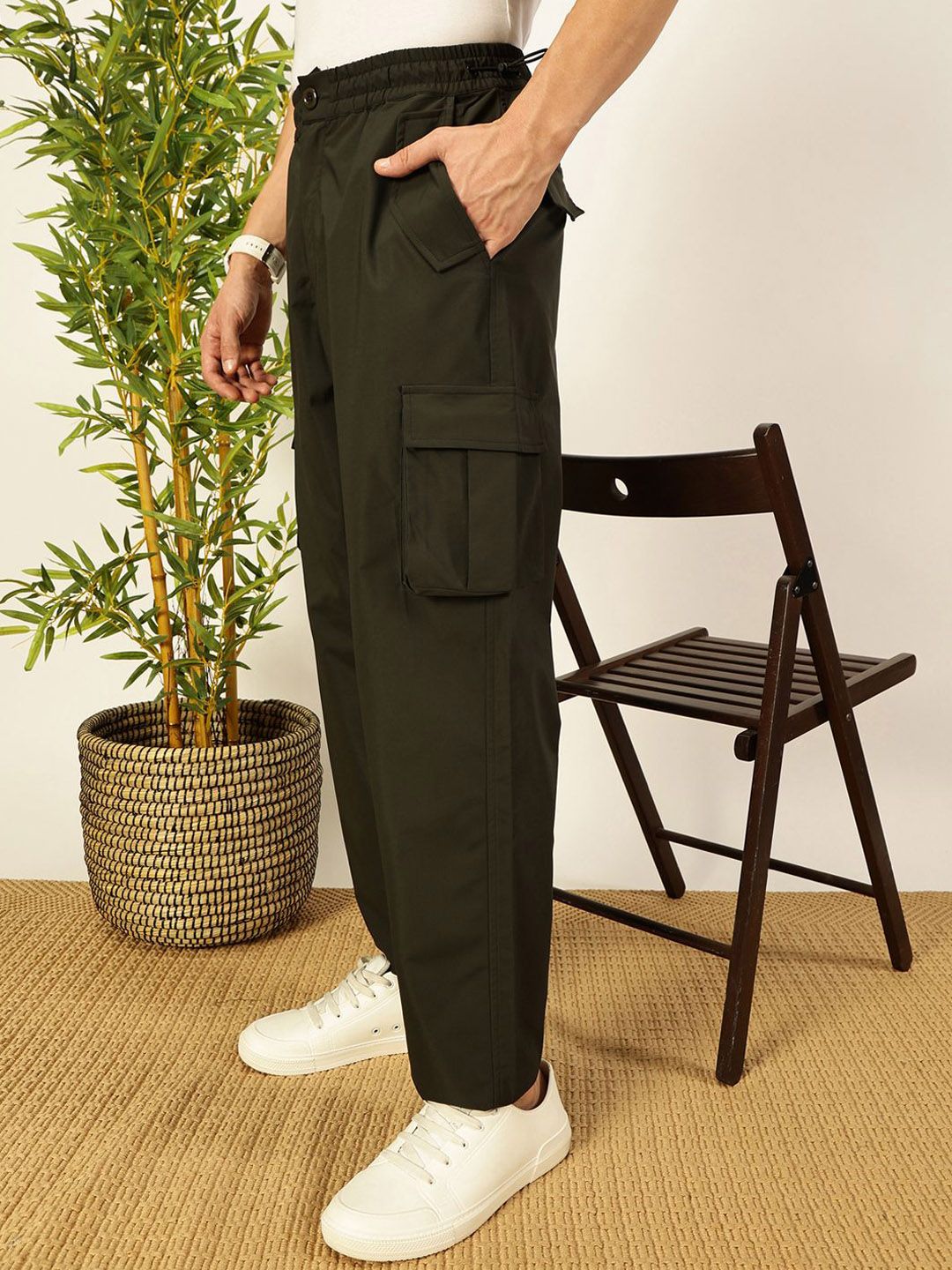 Thomas Scott Men Smart Loose Fit Mid-Rise Easy Wash Cotton Cargos Trousers