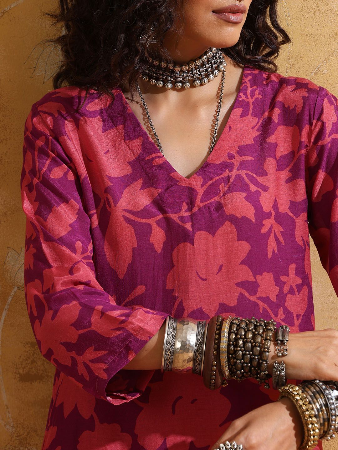 trueBrowns Floral Printed V-Neck High-Slit Muslin Silk Kurta With Trouser