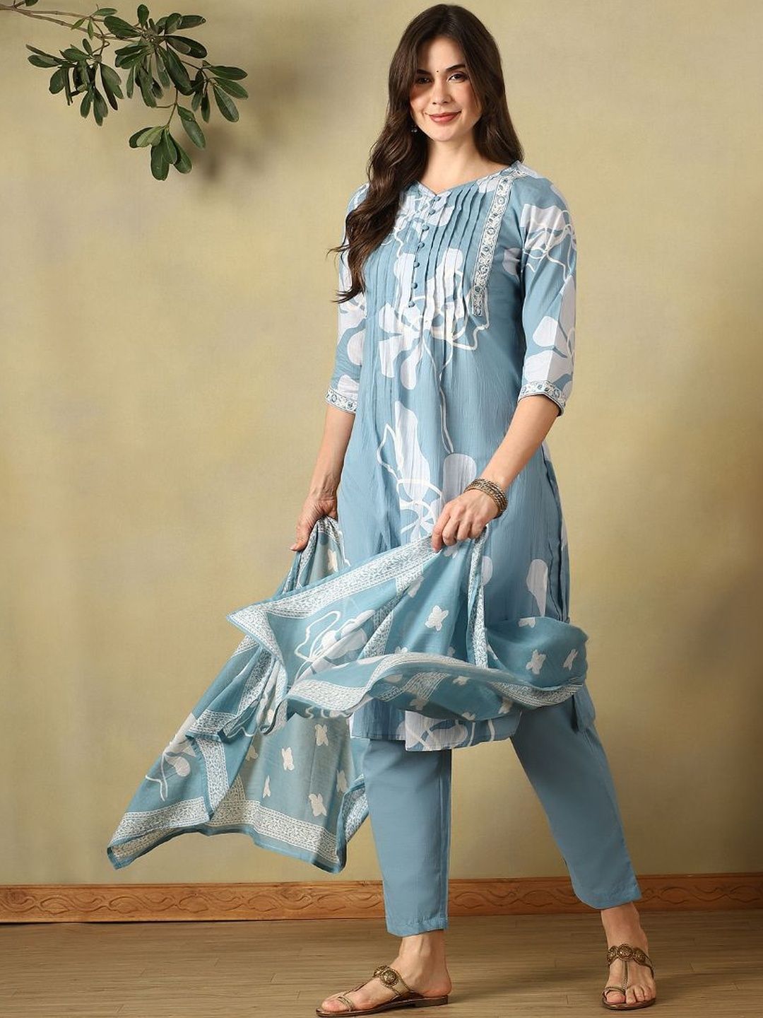 Mamicha Women Floral Printed Pleated Thread Work Pure Cotton Kurta with Trousers & With Dupatta