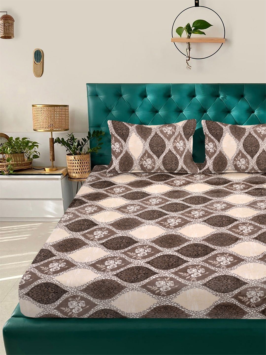 KLOTTHE Coklat Geometric Printed Dilengkapi 300 TC Woolen Bedsheet King & 2 Sarung Bantal
