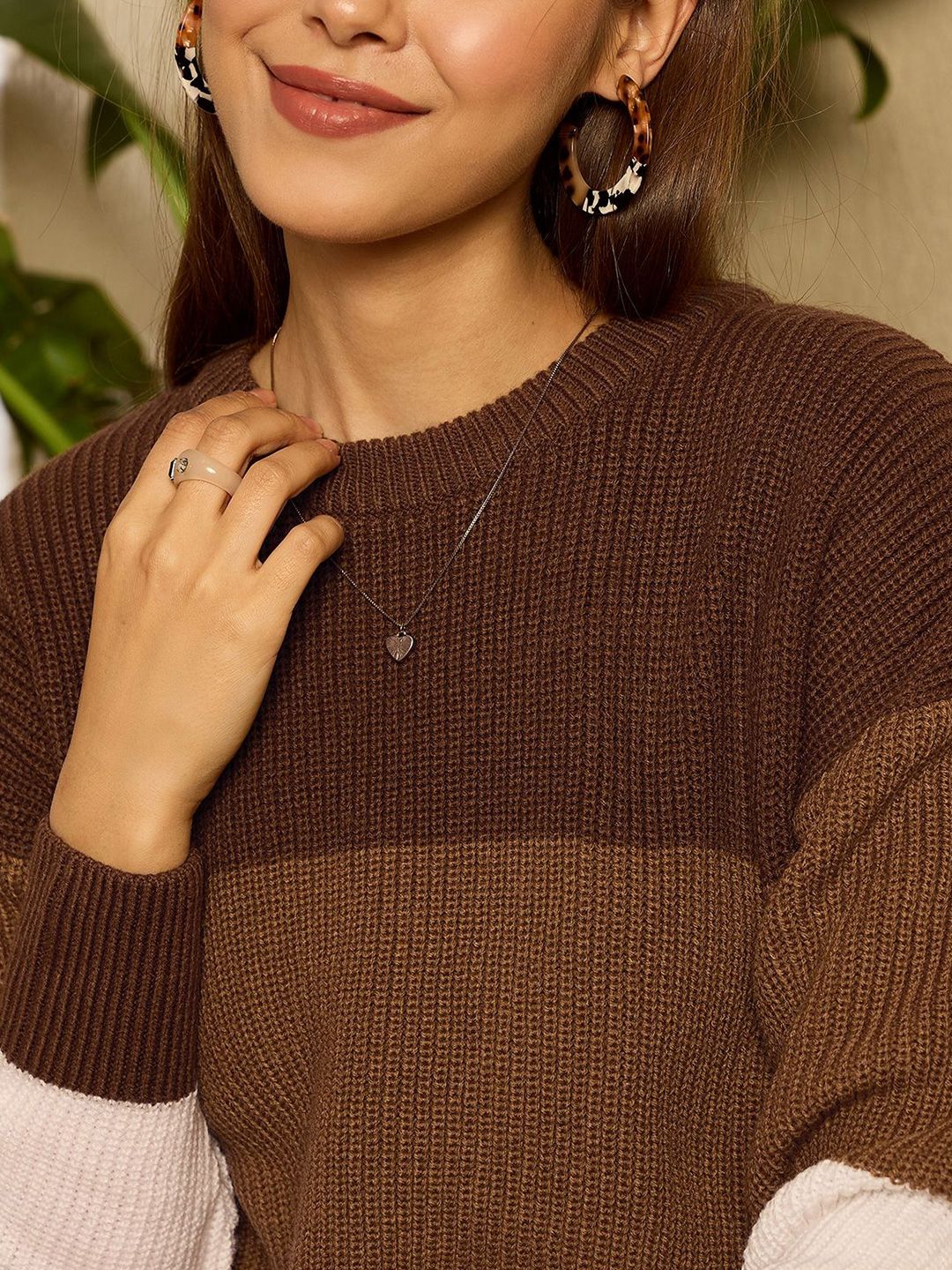 Berrylush Women Colourblocked Longline Pullover Sweater