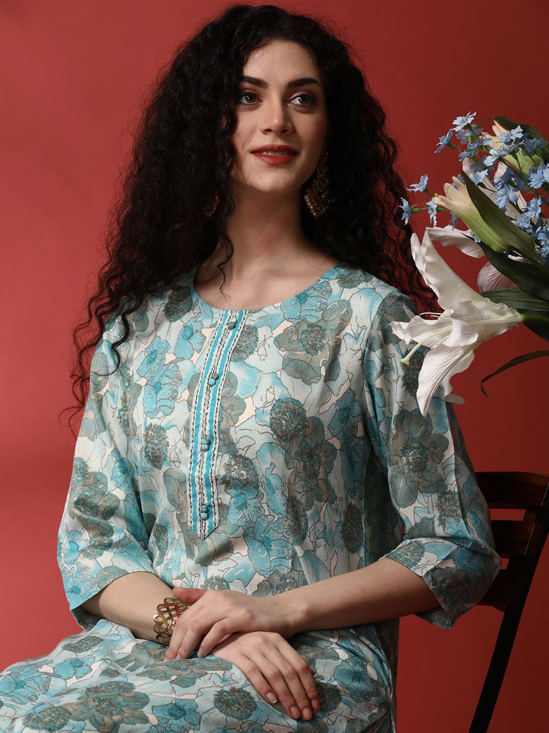 Anouk Blue & Off White Floral Printed Round Neck Straight Kurta & Trousers