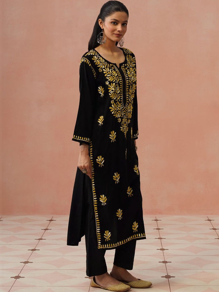 Rumah Wanita Chikankari Motif Etnik Bersulam Kurta Chikankari