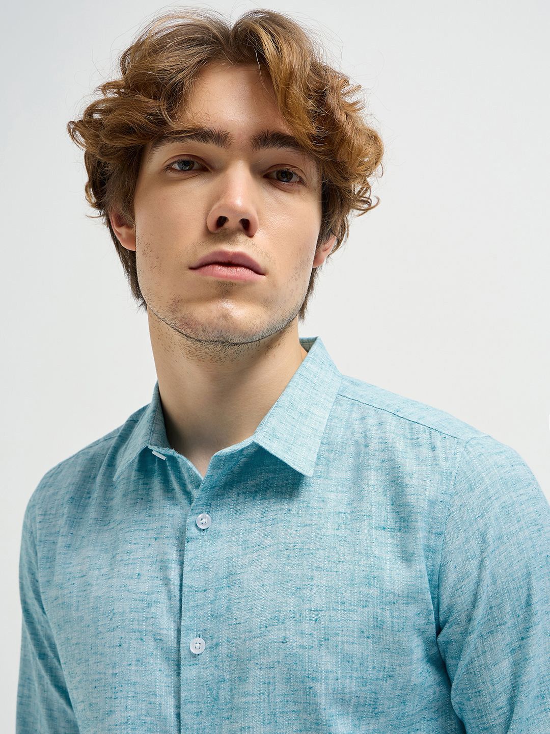 THE BEAR HOUSE Men Spread Collar Solid Casual Shirt