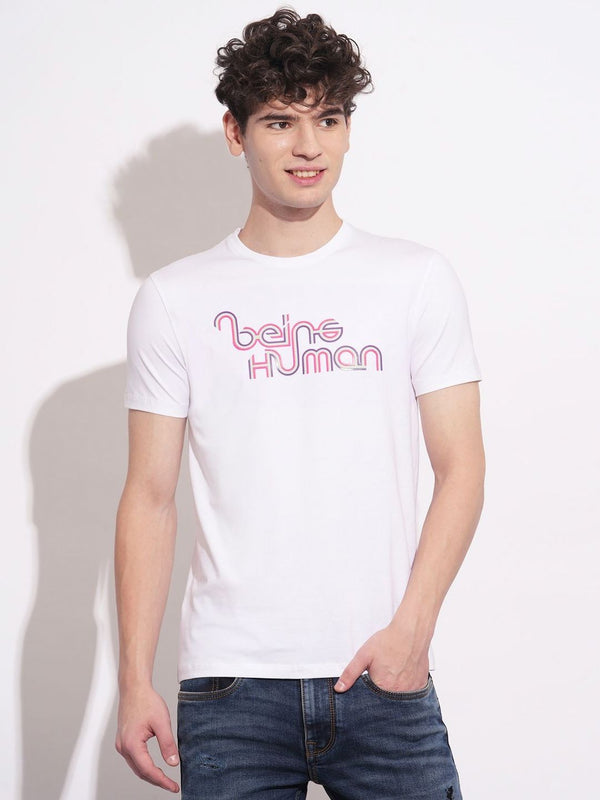 Menjadi lelaki manusia tipografi dicetak t-shirt lampiran leher yang ramping