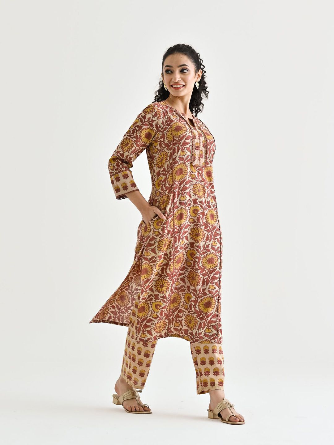 Rustorange Women Floral Printed Keyhole Neck Kurta