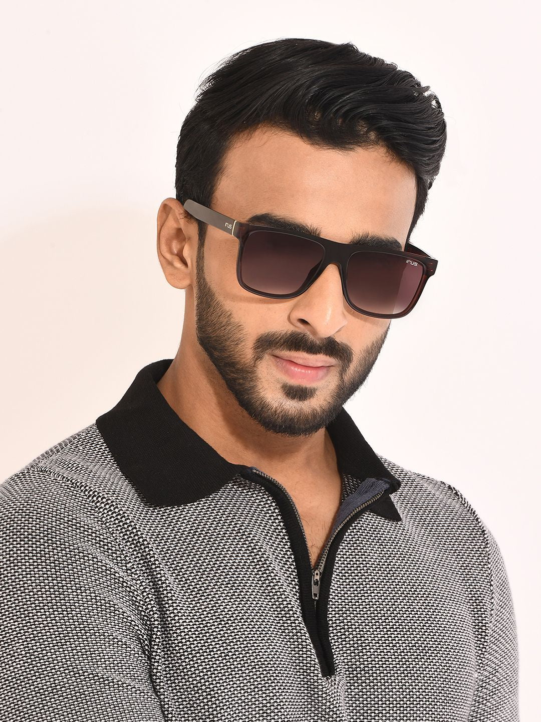 Irus oleh Idee Unisex Lens & Cermin mata hitam persegi dengan lensa terlindung UV