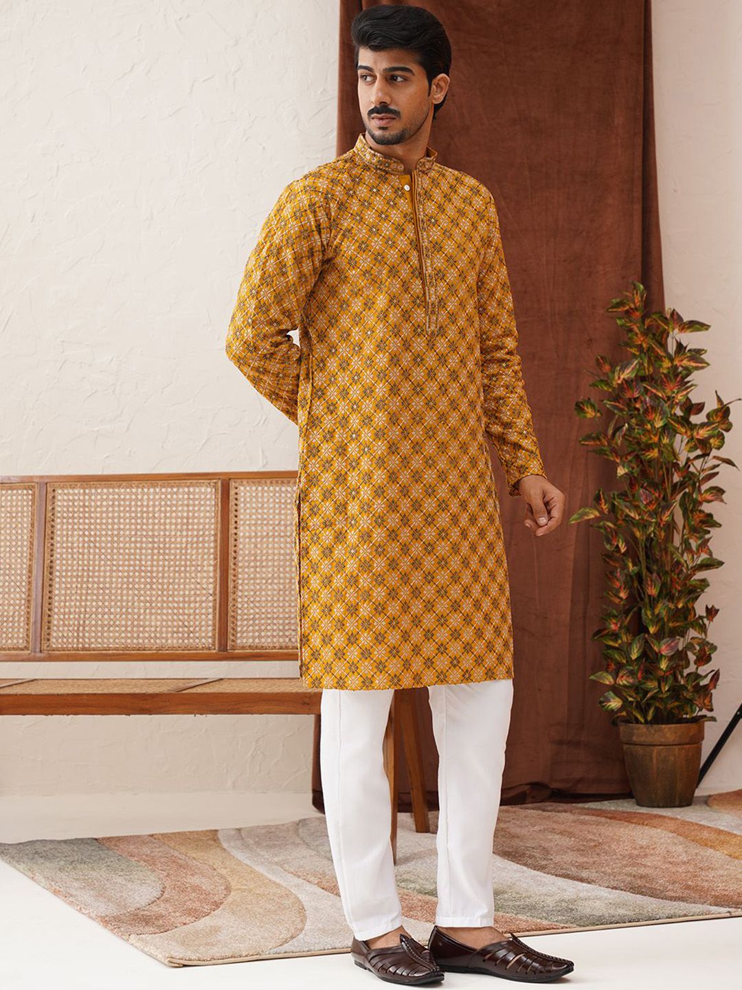 Jompers Men Embroidered Regular Sequinned Kurta with Pyjamas