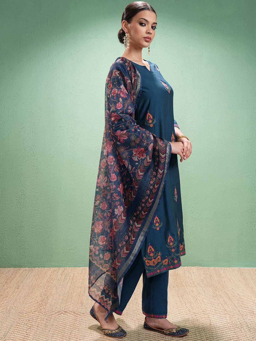 Vishudh Women Floral Embroidered Regular Thread Work Kurta with Trousers & With Dupatta