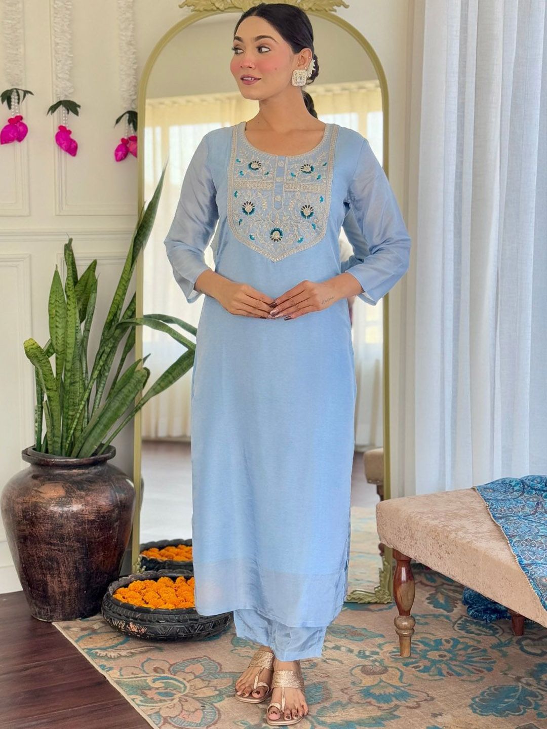 Kalini Wanita Motif Etnik Bersulam Kurta Kerja Bulat Biasa Dengan Seluar & Dengan Dupatta