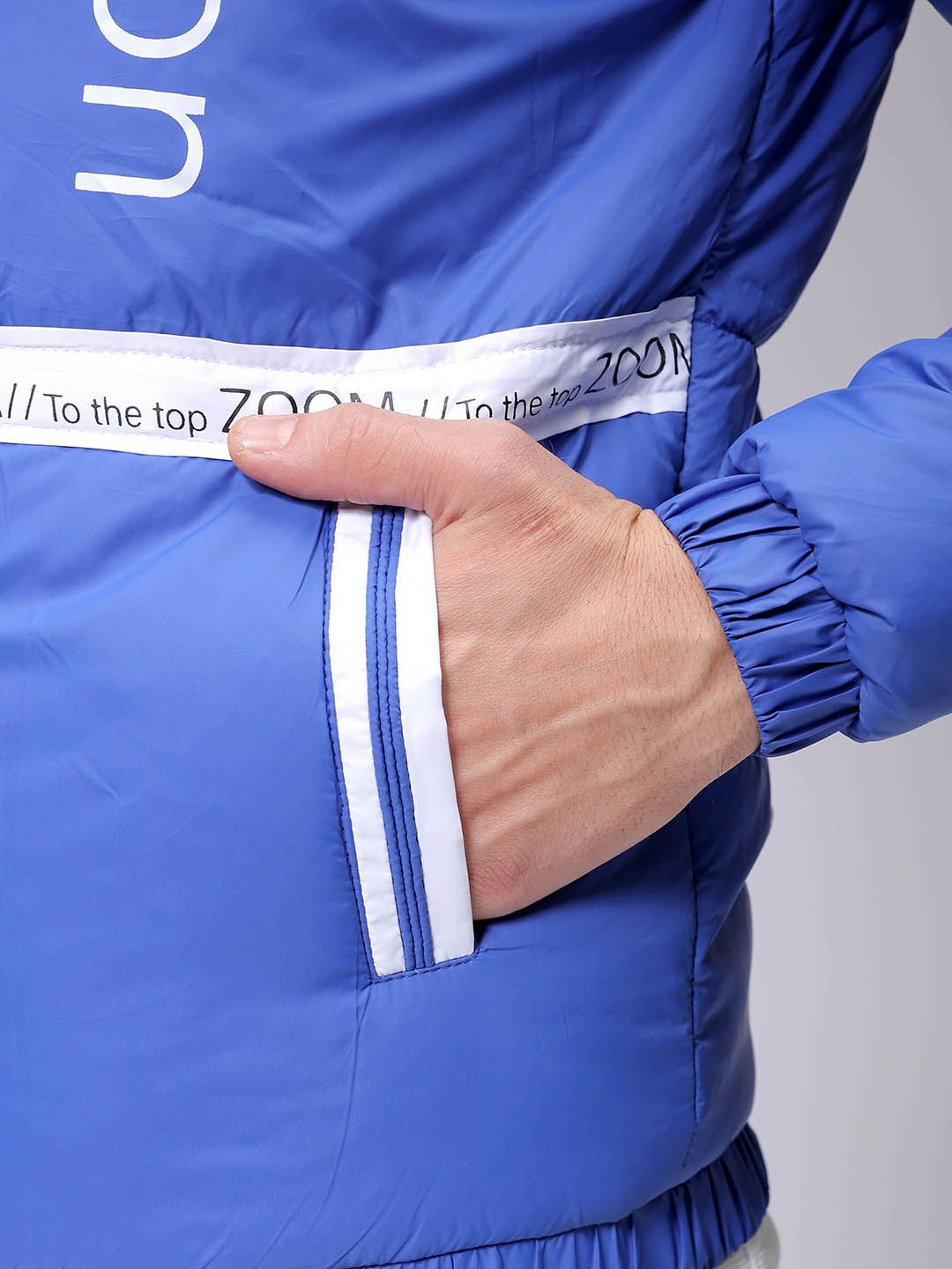 The Indian Garage Co Men Colourblocked Lightweight Puffer Jacket with Patchwork