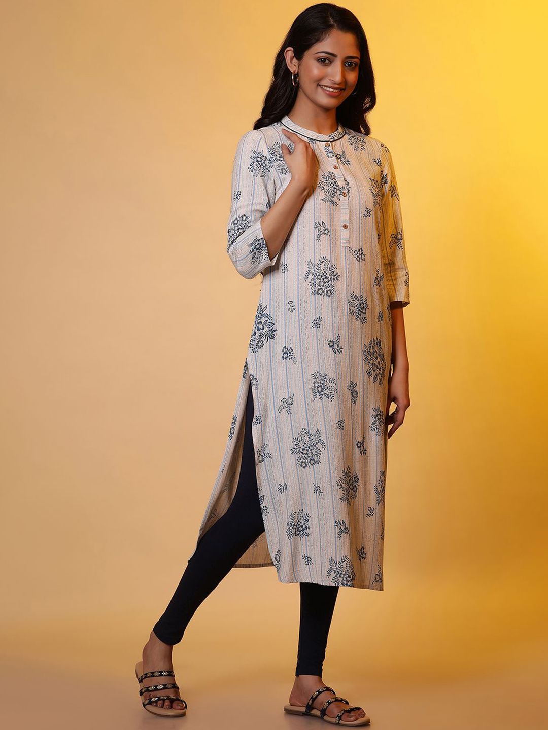 AURELIA Women Floral Printed Thread Work Kurta