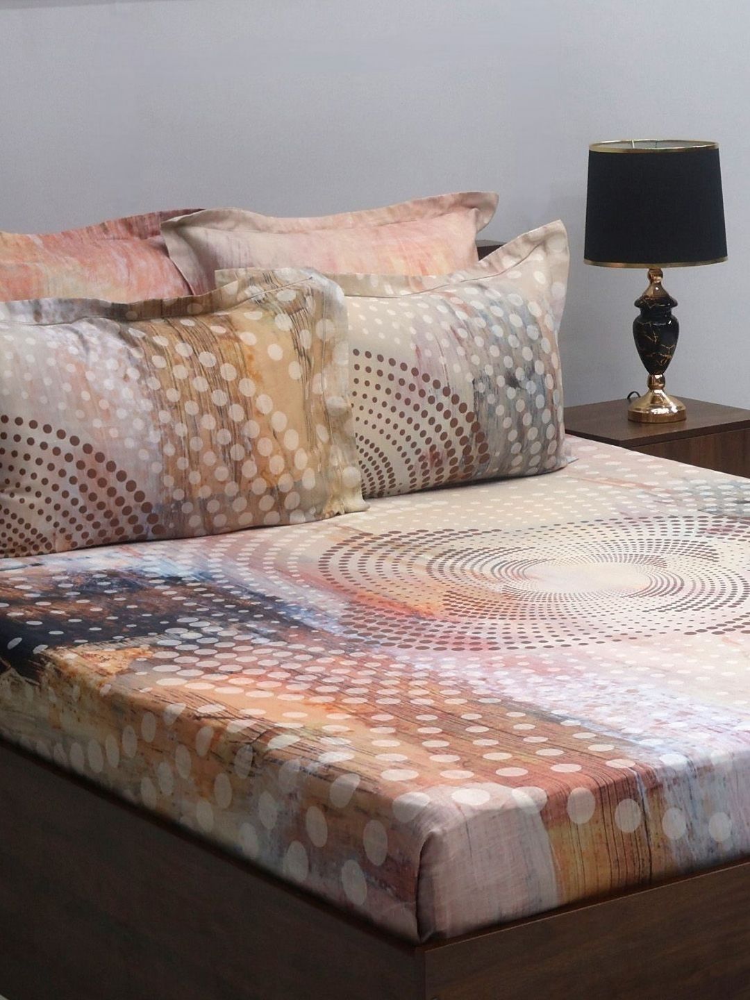 BOMBAY DYEING Brown & White Printed 300 TC Cotton King Bedsheet with 4 Pillow Covers
