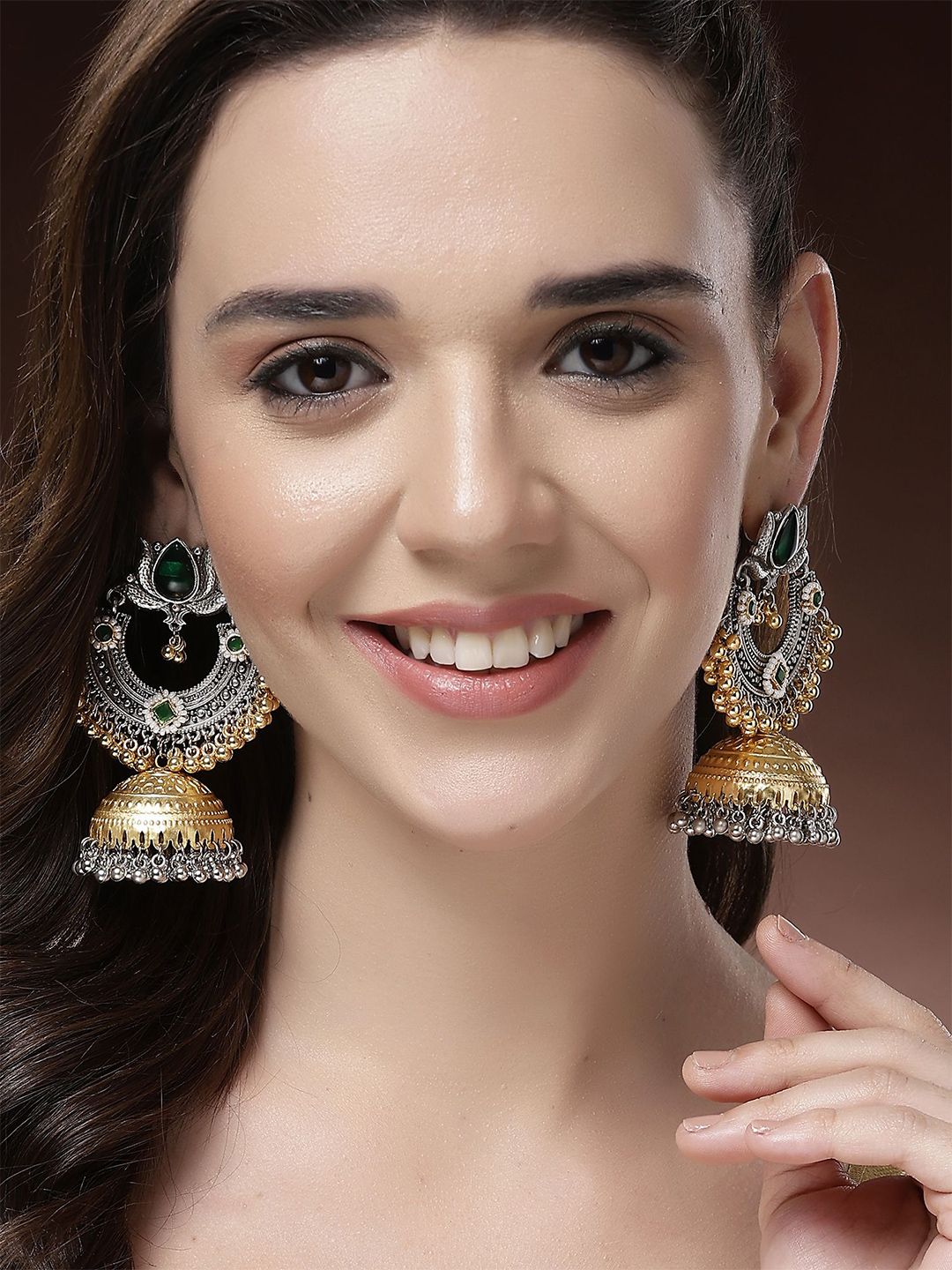 KARATCART Gold-Plated Dome Shaped Kundan Studded & Beaded Lotus Motif Oxidized Jhumkas