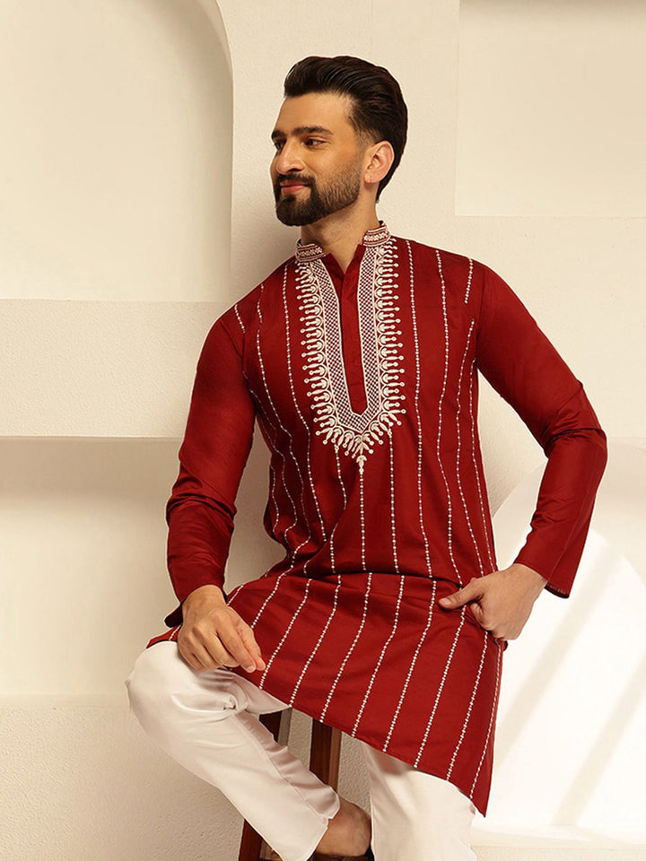 SOJANYA Geometric Embroidered Mandarin Collar Thread Work Cotton Silk Straight Kurta