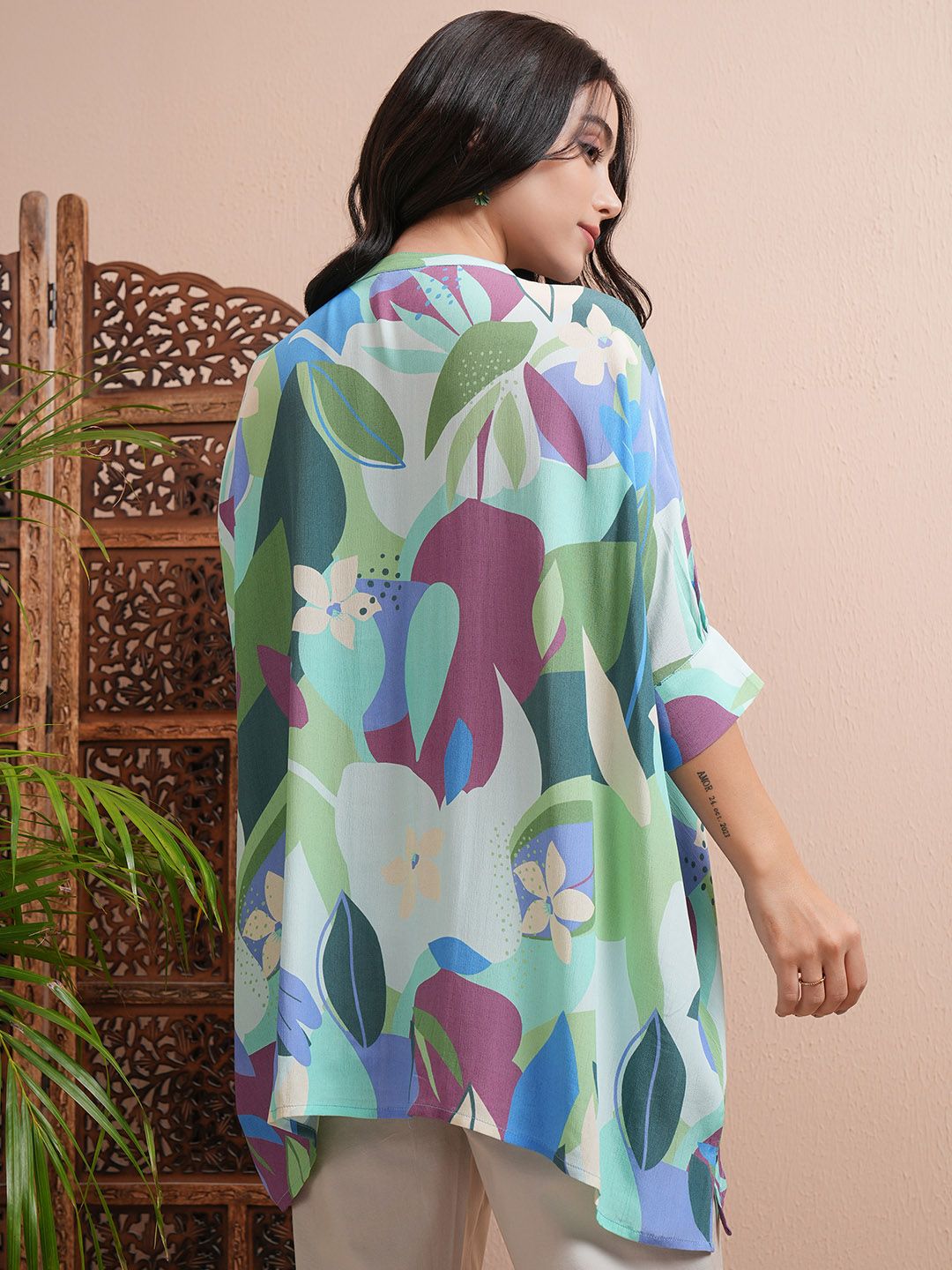 Vishudh Women Floral Printed Mandarin Collar Top