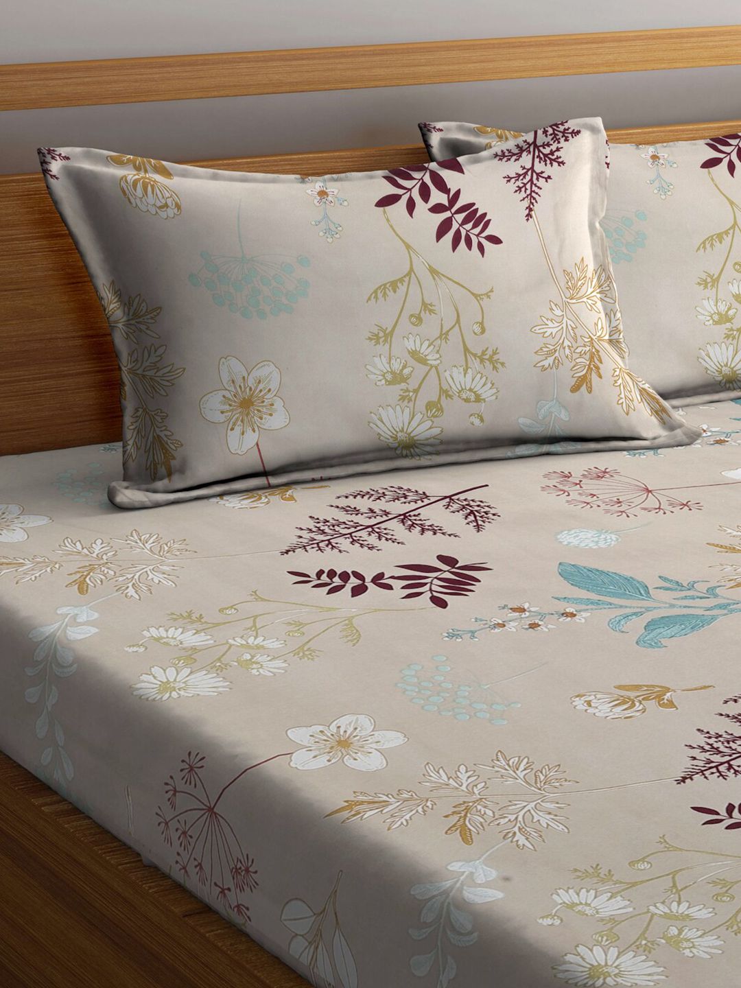 KLOTTHE Beige & Brown Floral Printed 300 TC King Bedsheet & 2 Pillow Covers