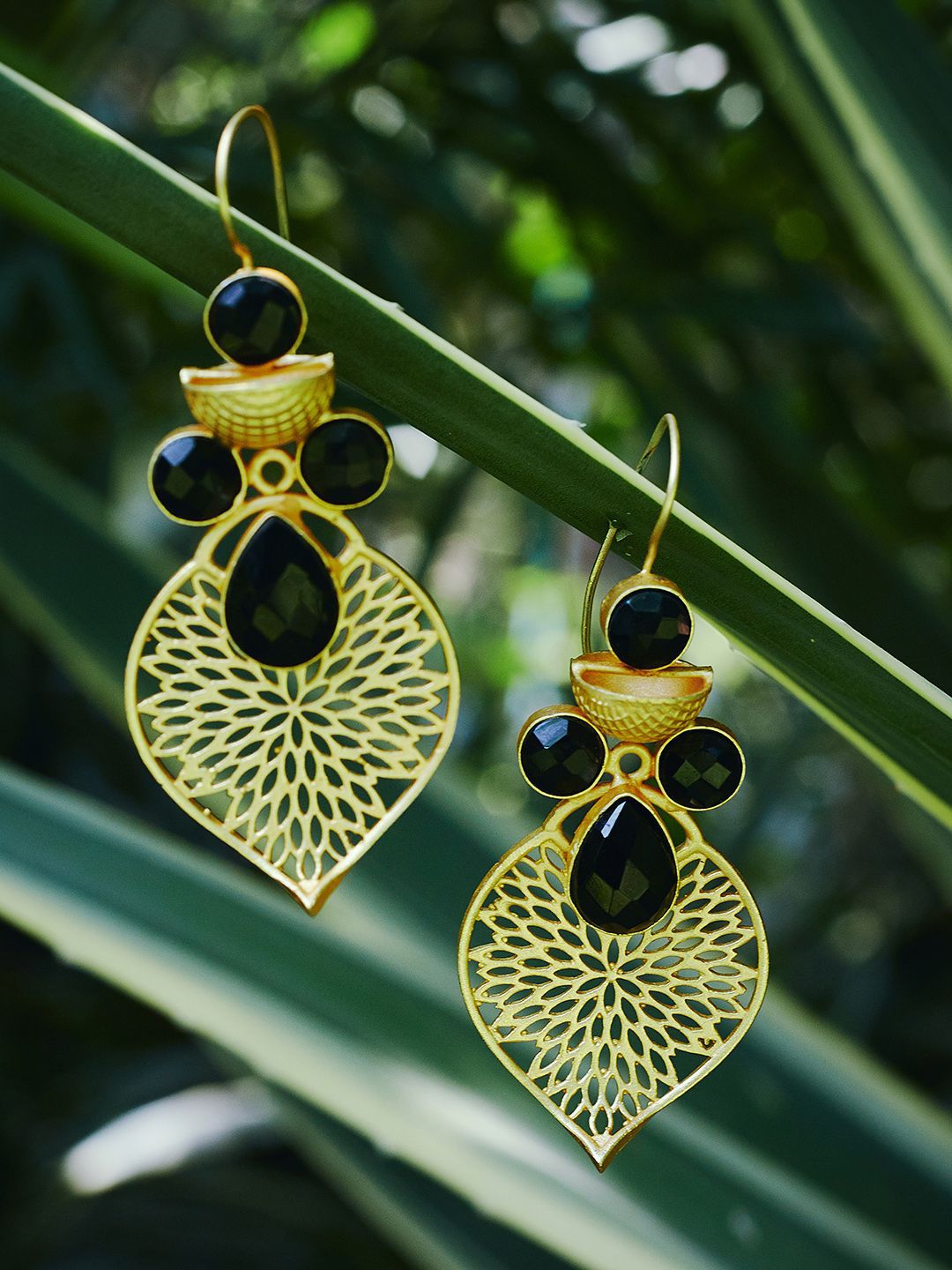 Anting-anting Jatuh Berbentuk Daun Anouk Bersalut Emas Hitam