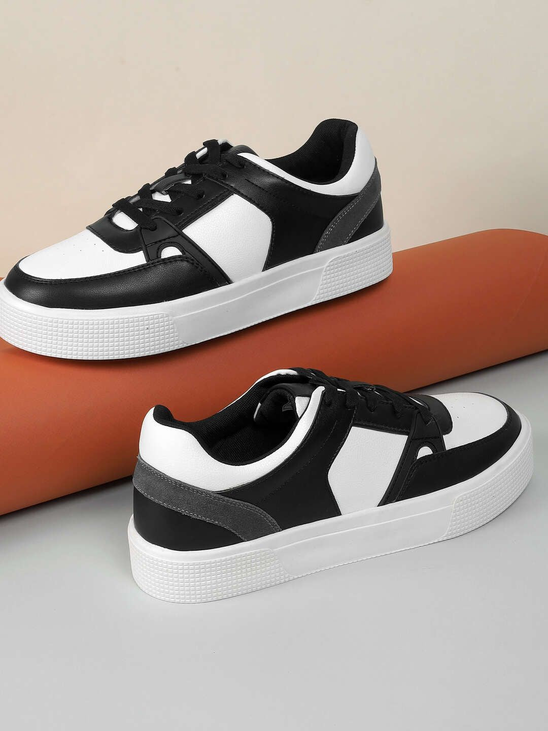 Metro Men Lace-Ups Sneakers