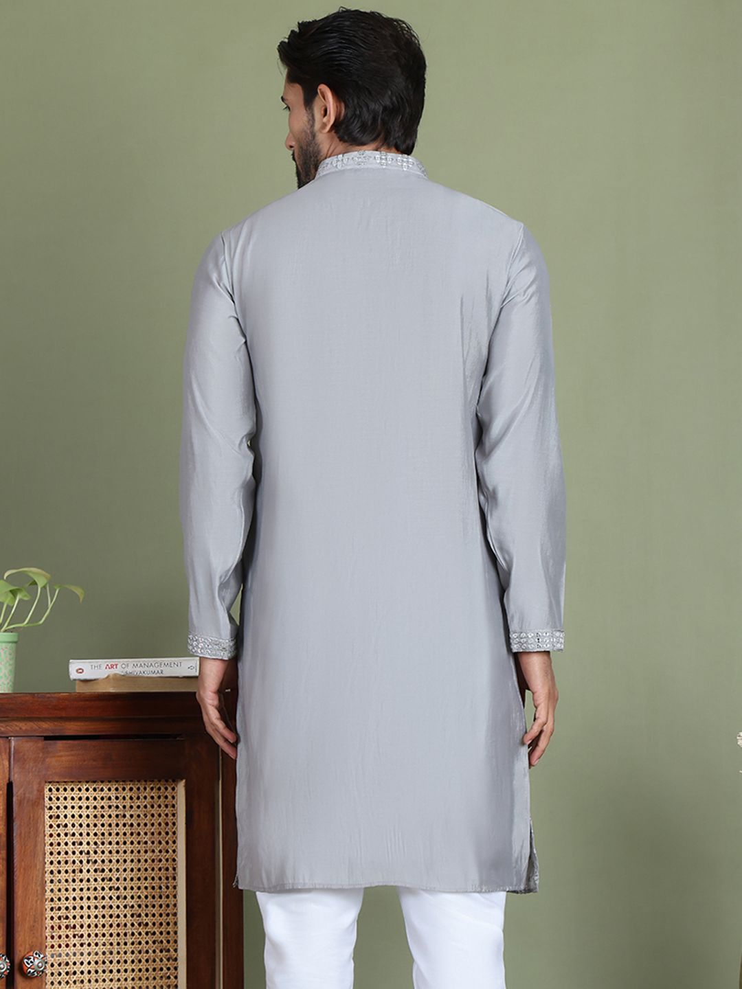 Jompers Ethnic Motifs Embroidered Mirror Work Mandarin Collar Straight  Kurta