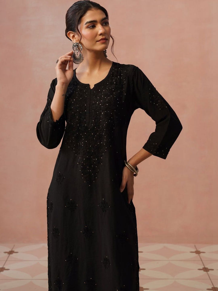 Rumah Wanita Chikankari Dihiasi Kurta Sutera Chanderi Labuci