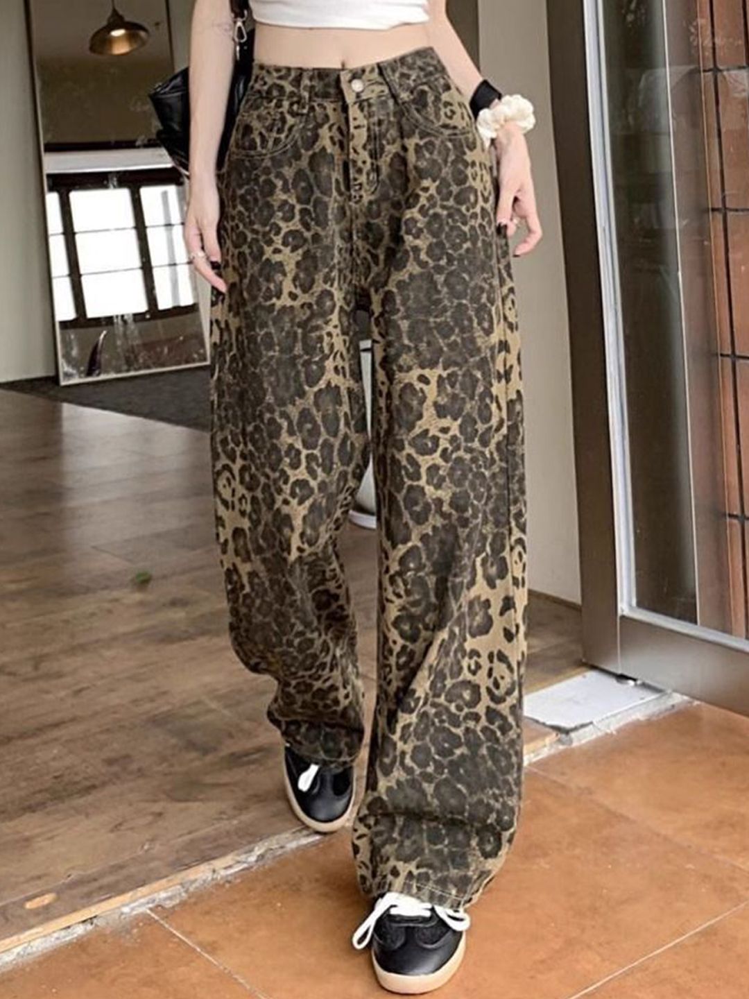 DressBerry Women Cotton Straight Fit High-Rise Light Fade Printed Jeans