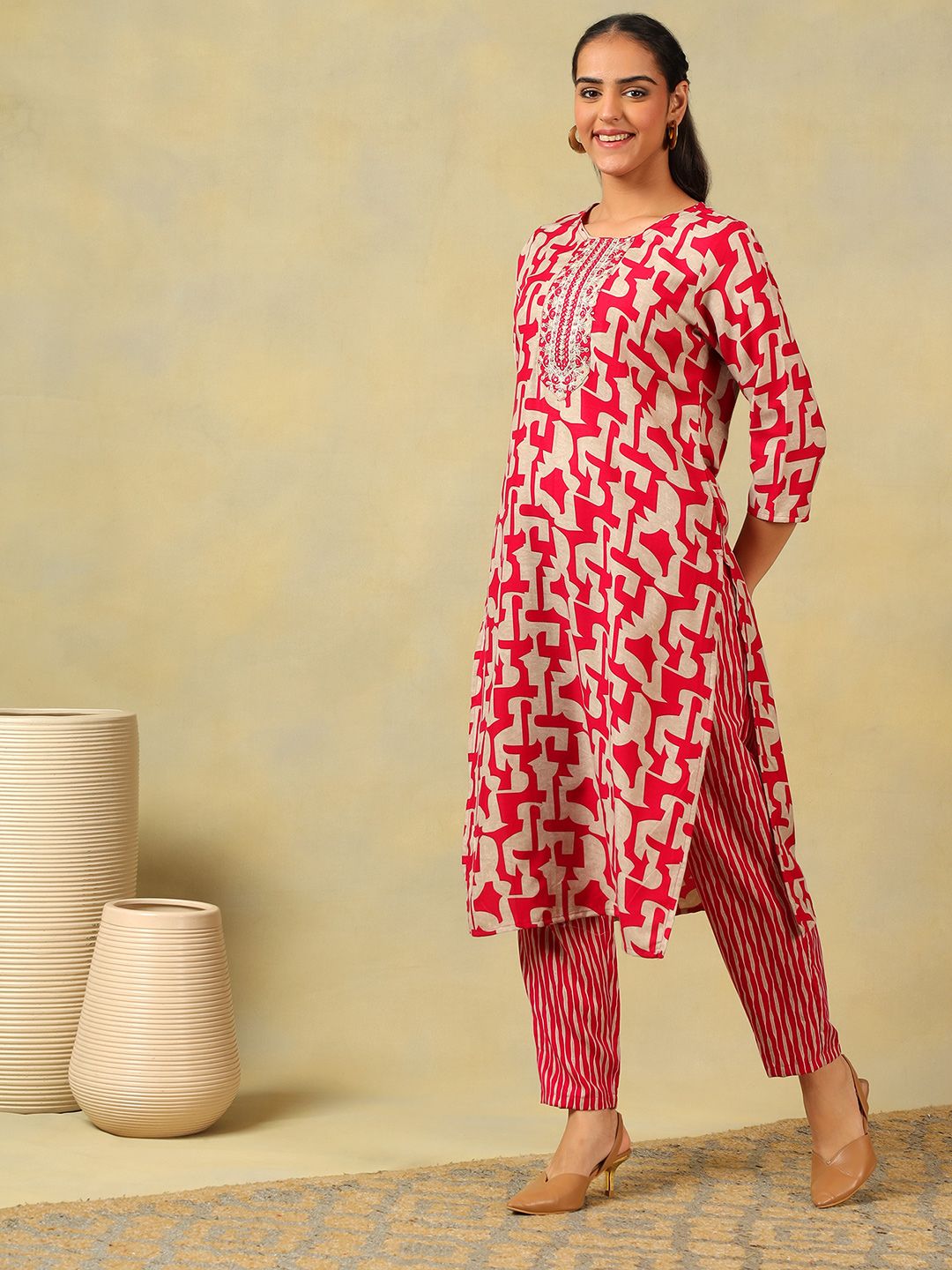 Mamicha Women Printed Regular Thread Work Pure Cotton Kurta with Trousers & With Dupatta