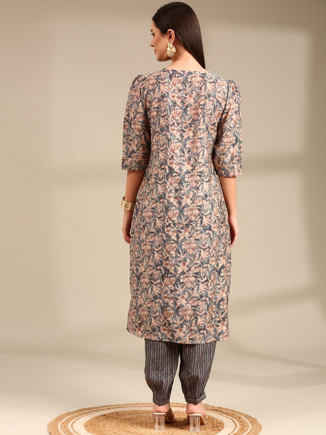 Anouk Grey Floral Printed Gotta Patti Straight Kurta With Trouser