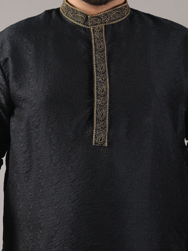 SOJANYA PLUS Plus Size Men Paisley Woven Design Band Collar Straight Kurta With Pyjamas