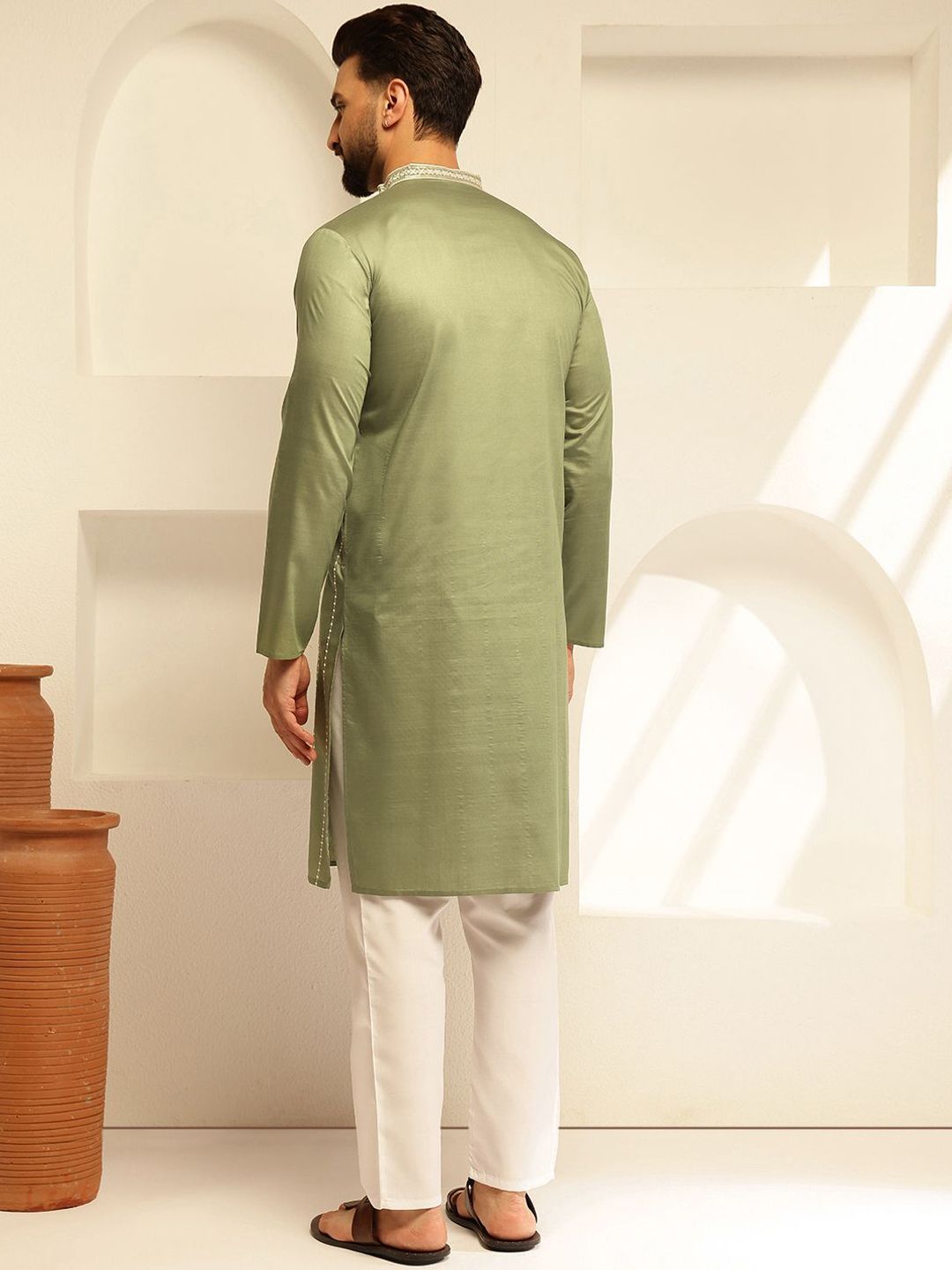 SOJANYA Geometric Embroidered Mandarin Collar Thread Work Cotton Silk Straight Kurta