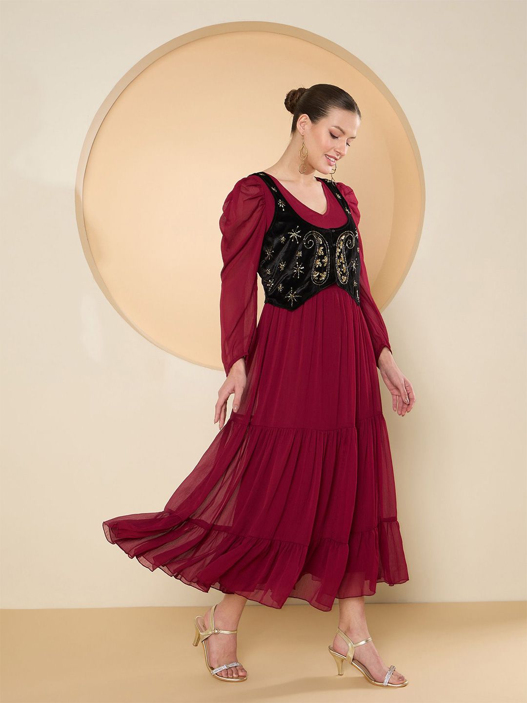 Pakaian maxi chiffon antaa dengan mengangkat bahu