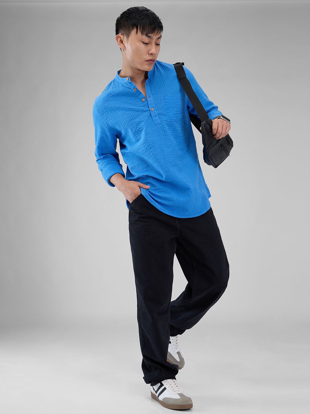VASTRADO Self Design Mandarin Collar Straight Short Kurta
