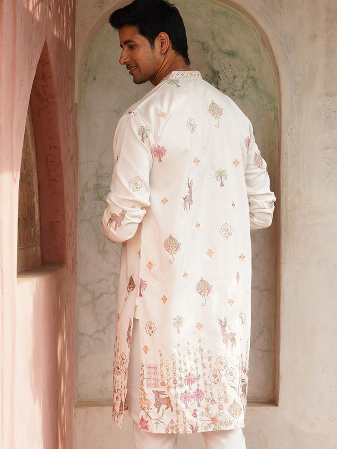 Jompers Floral Embroidered Mandarin Collar Straight Kurta