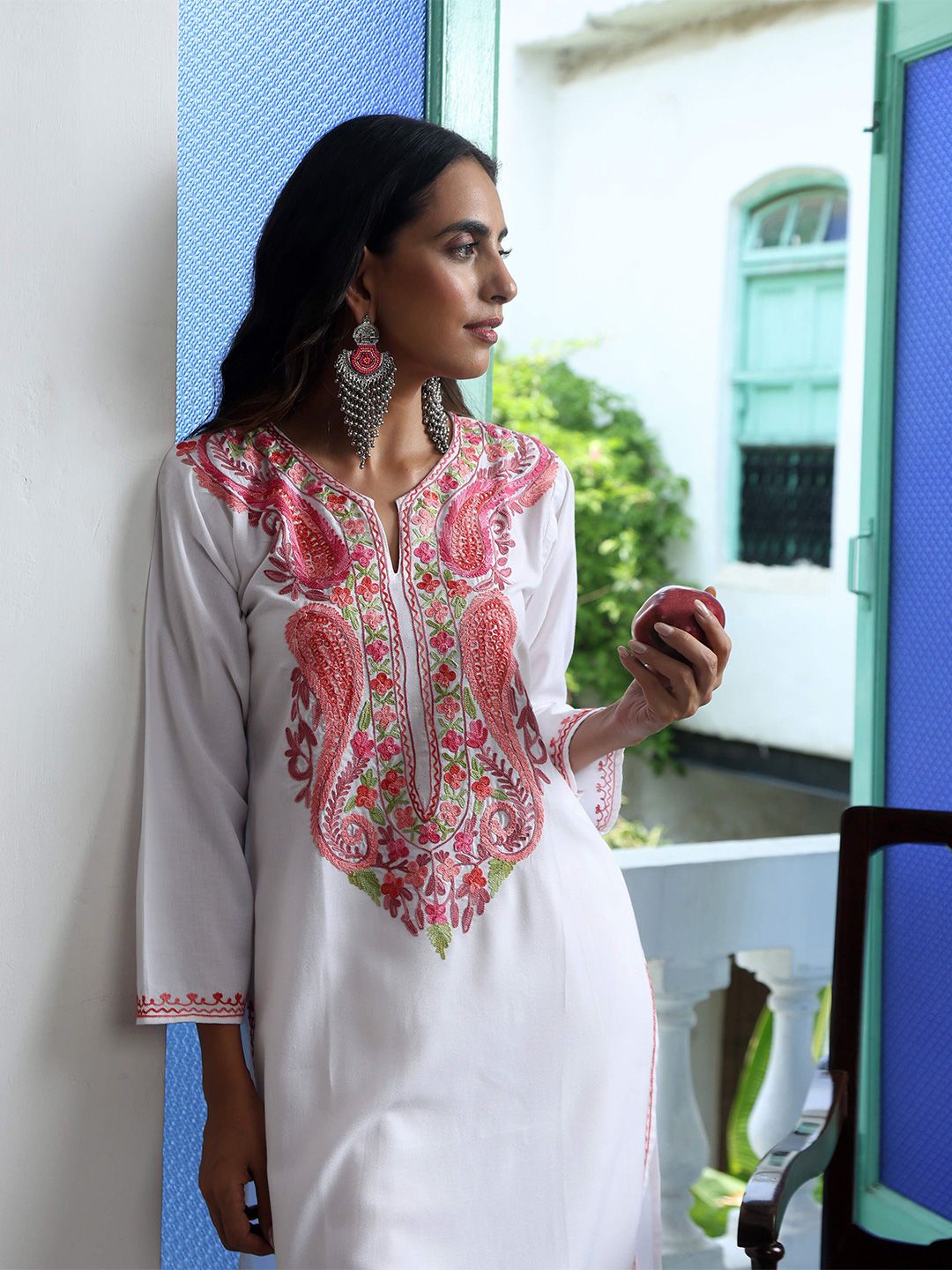 House of Chikankari Women White Cotton Aari Sulam Kurta