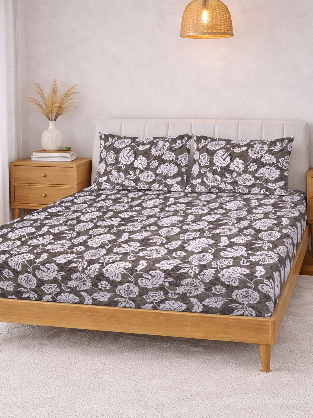 KLOTTHE Brown Floral Printed 300 TC King  Bedsheets