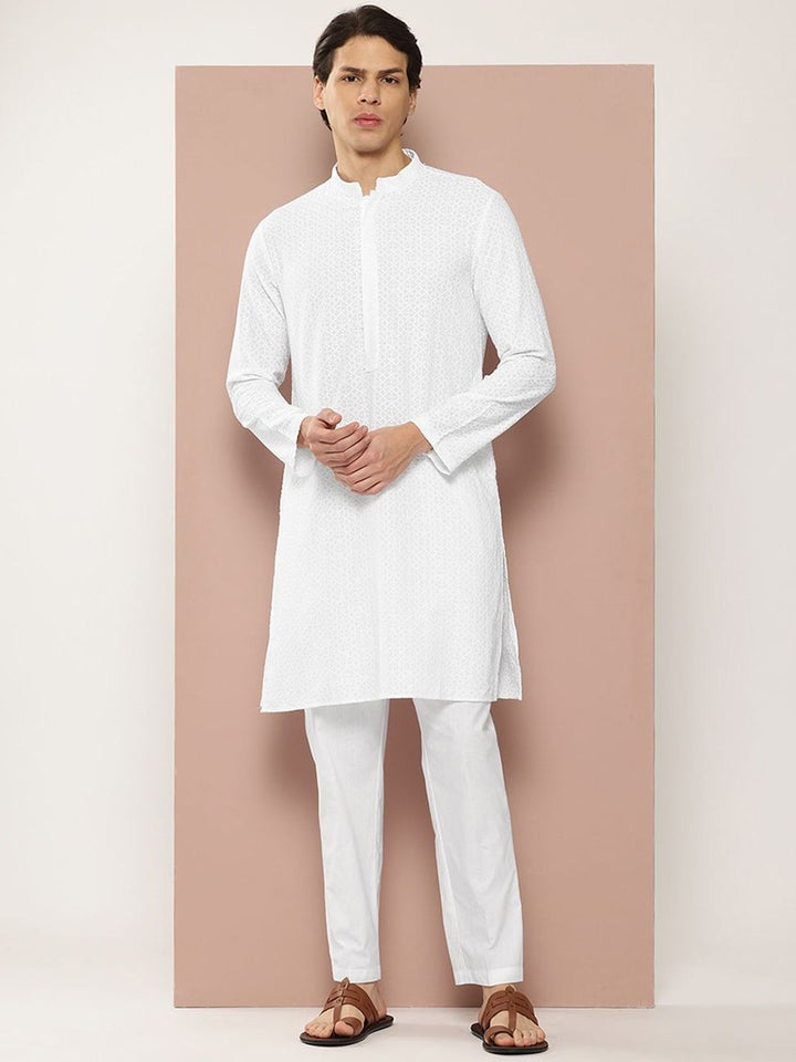 Lihat Reka bentuk bersulam bersulam Mandarin Mandarin Collar Chanderi Silk Lurus Kurta