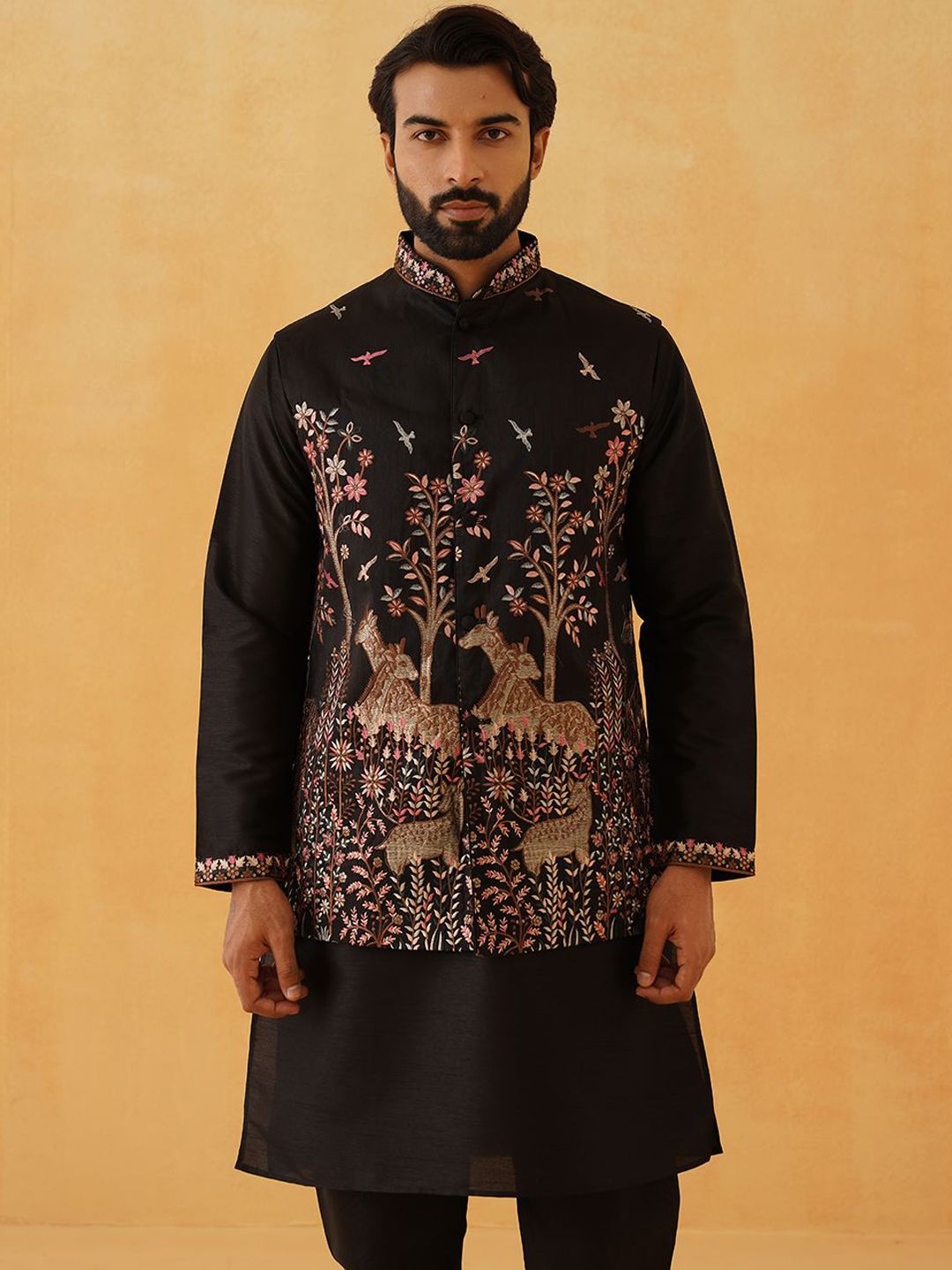 SOJANYA LUXE Thread Work Silk Cotton Straight Kurta dengan Piyama & Jaket Nehru